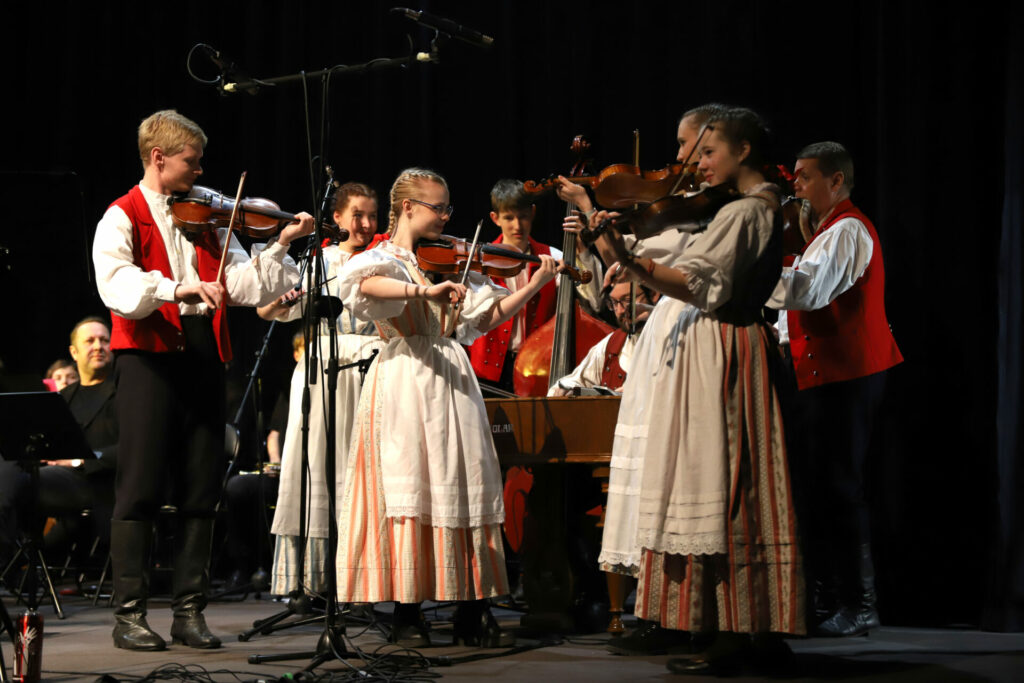 Koncert Hudba pro školy v kině Mír